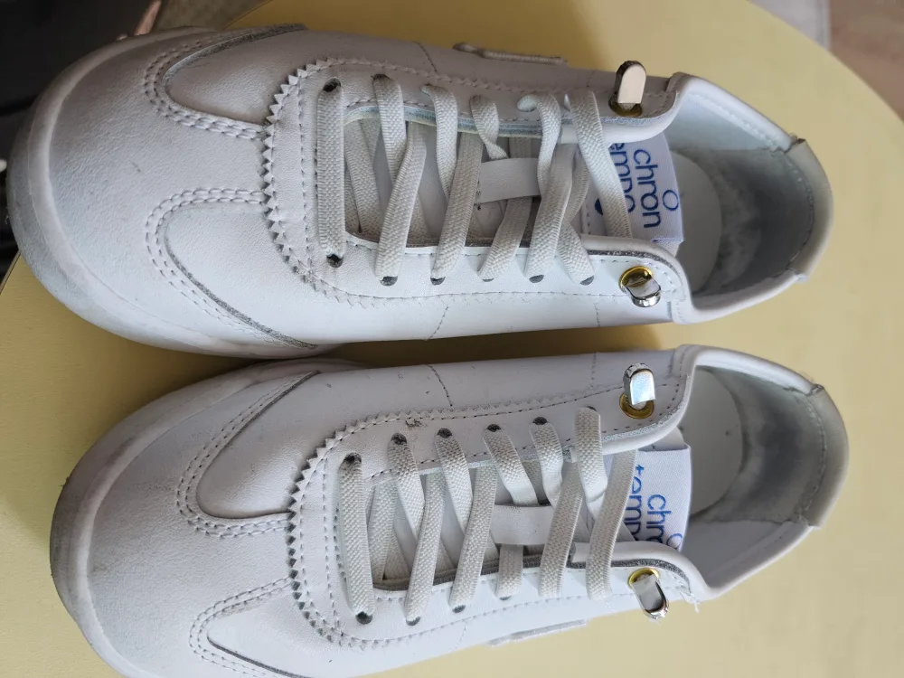 중고운동화.225cm 데상트