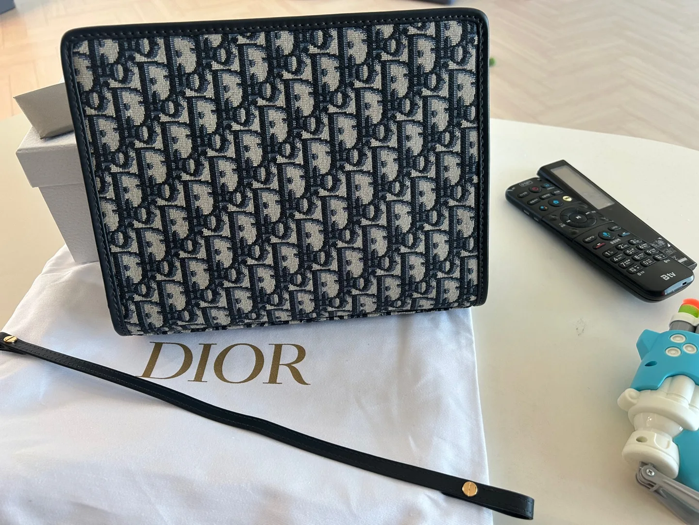 Dior30Monataigne미디엄파우치