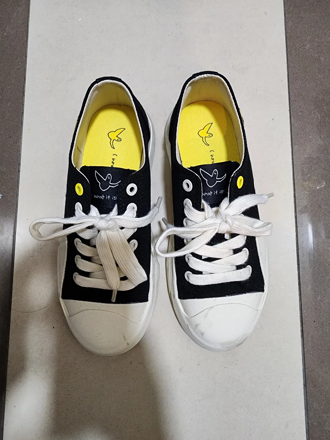 중고 싸이즈 230 - 와릿이즌 스니커즈 남여공용 운동화(발볼발등235여성분 맞아요)