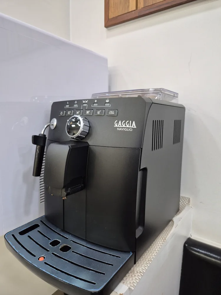 가찌아나비지오 자동 커피 머신기 중고 판매합니다.