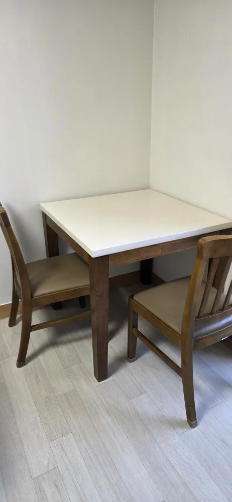 데코라인 2인 세라믹 식탁입니다