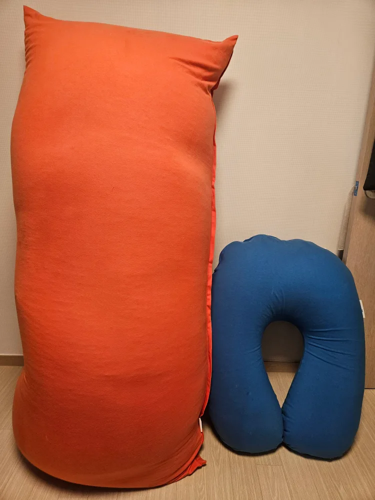 중고 요기보 맥스 U형쿠션 팝니다.