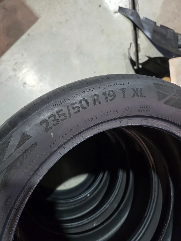 컨티넨탈 EcoContact 6 235/50R19 타이어 4개중고타이어