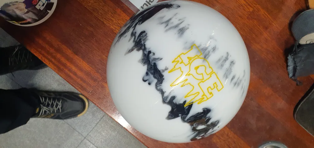 스톰 아이스 하드볼13p 중고볼 팔아요( 덤리스지공)