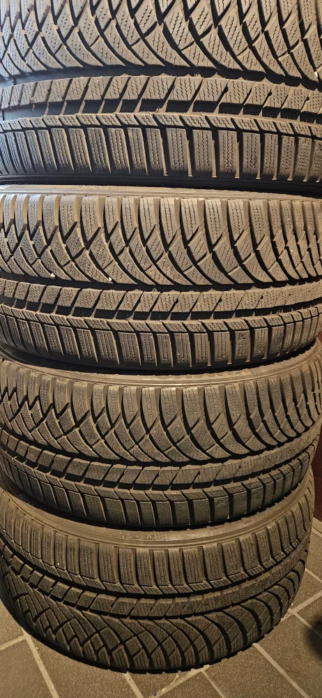 245/40R18 97V 중고타이어 4개
