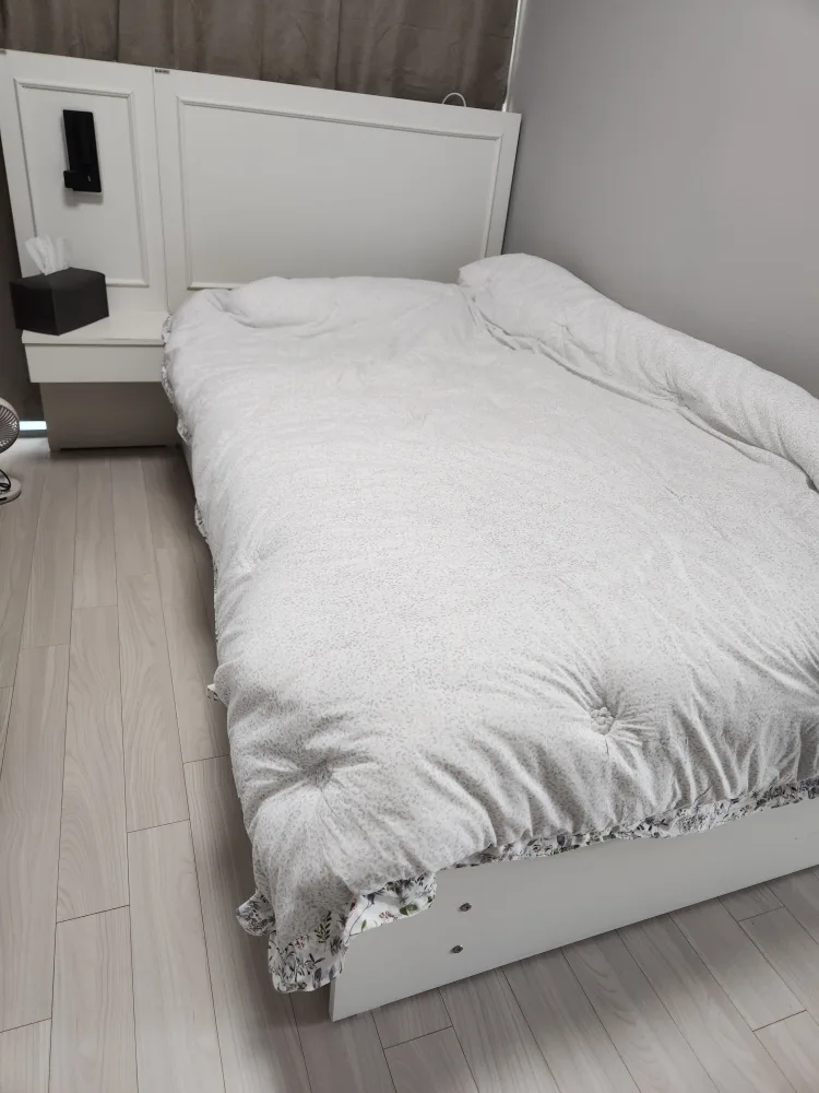 침대 나눔합니다 (ss, 협탁포함, 무드등 2개, USB, 콘센트)