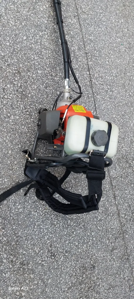 허스크 바나나 예초기 중고  매매 합니다