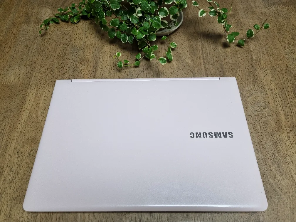 삼성 노트북 팝니다. (삼성 nt905s3g-핑크)