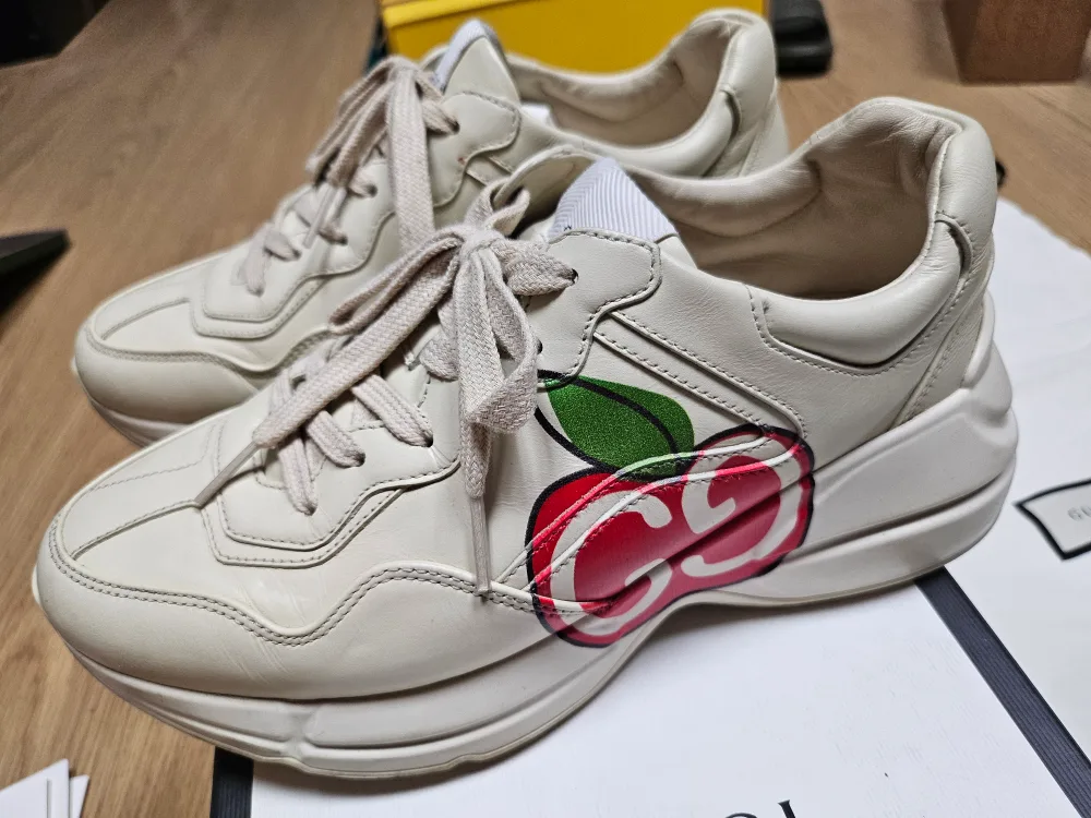 중고정품 구찌 애플 스니커즈 38