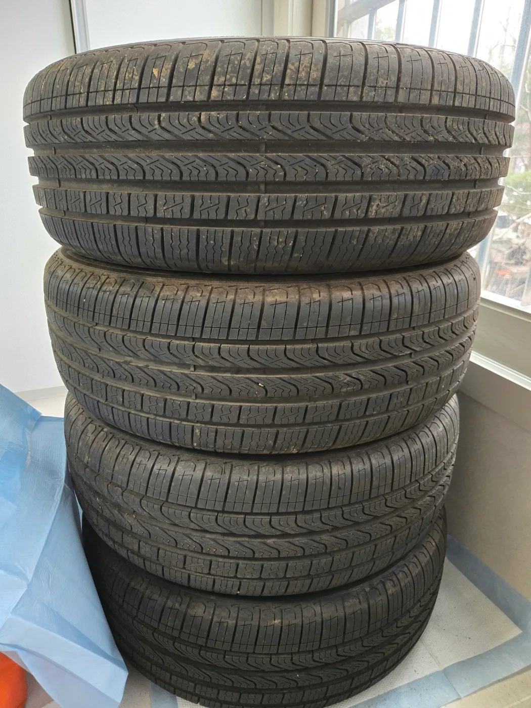 피렐리 중고타이어 4개 19560R15