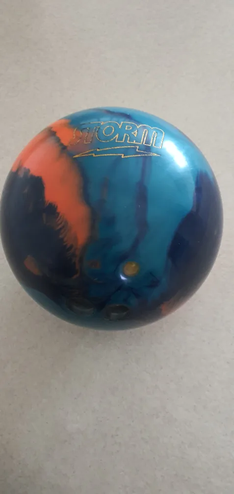 중고 볼링공 팔아요 모두 15파운드이고 덤리스 지공 입니다 (에누리 가능합니다)
