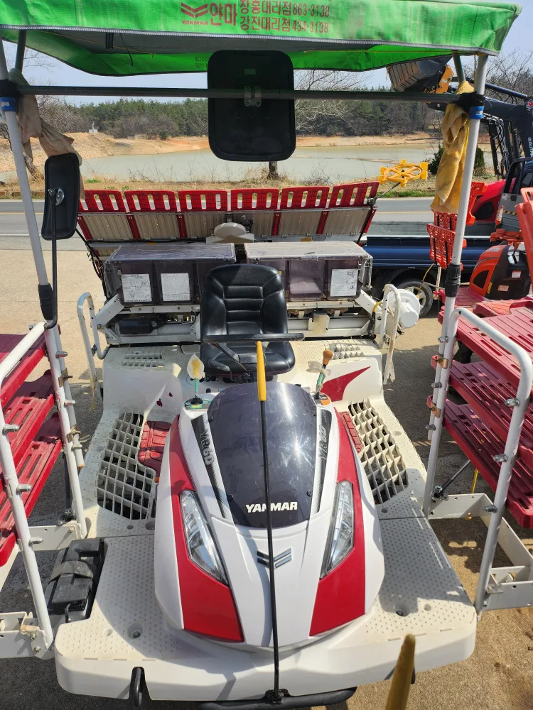얀마 신형이앙기 6조. 중고사용시간 200시간