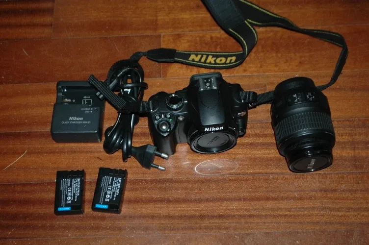 새것같은 사용컷수 매우적은 중고  초보자용으로도 사용하기 좋은 니콘 DSLR  D60   판매