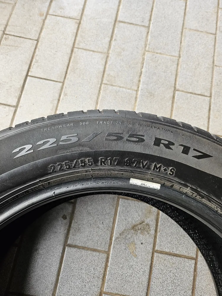 중고타이어 225 55 17 피렐리2짝 금호2짝
