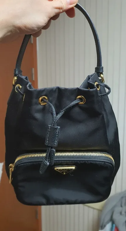 gs 중고가 132만원 / 프라다백 판매합니다