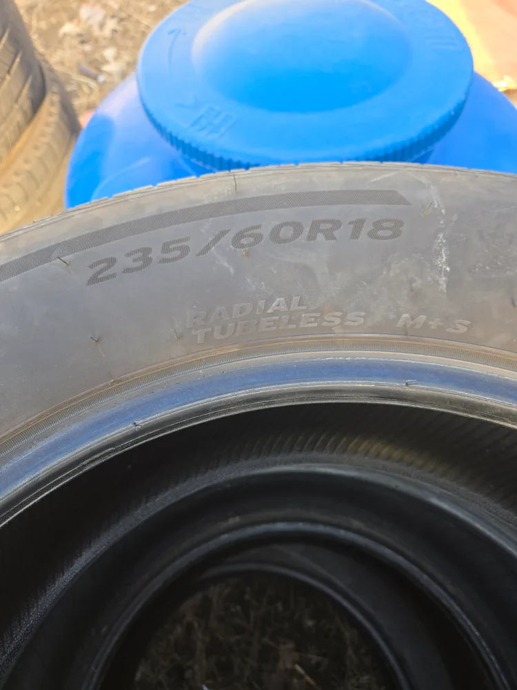 235 60 18 중고 1개 팝니다.