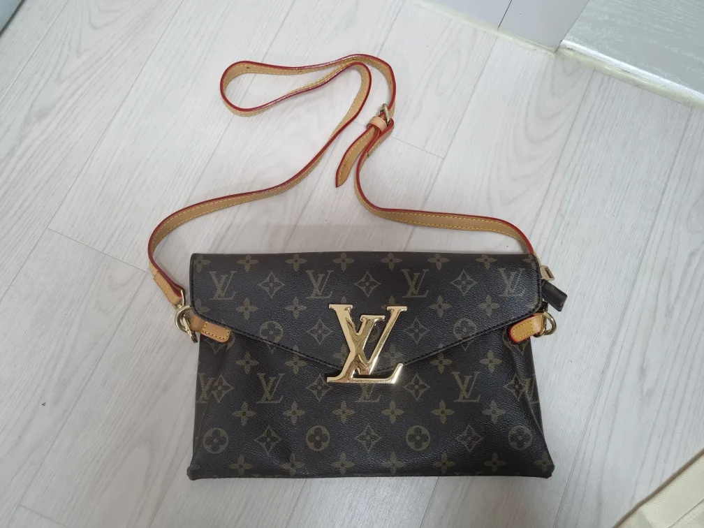 루이비통 클러치백