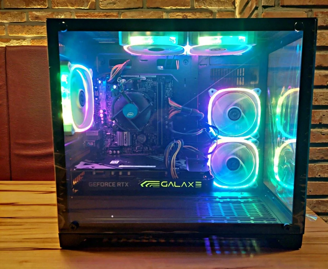 사무실 폐업정리로 인해 고성능 게이밍 데스크탑 3대 디자인 작업 최적