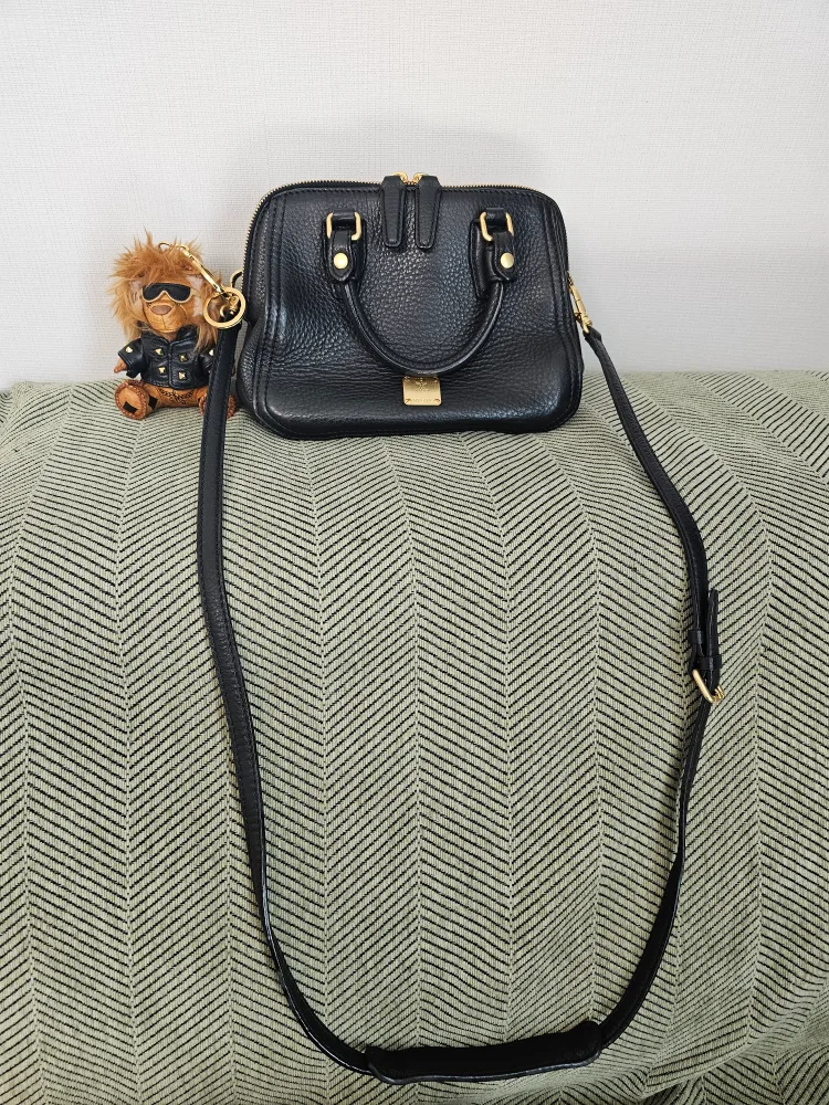 (중고상품)정품 MCM핸드백+(새것)사자 악세사리 일괄드림