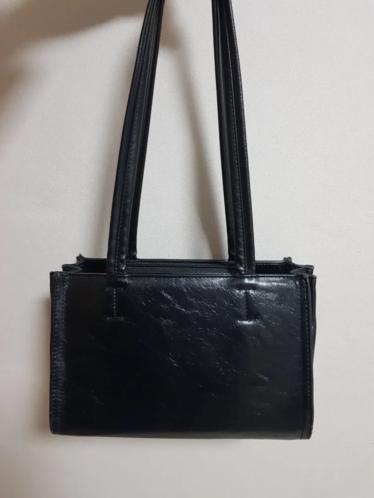 중고 가방 판매합니다.