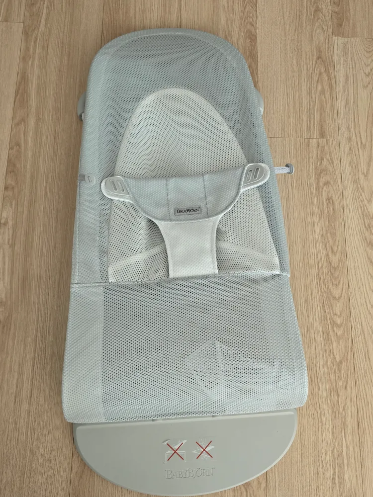 베이비뵨 바운서 판매합니다.