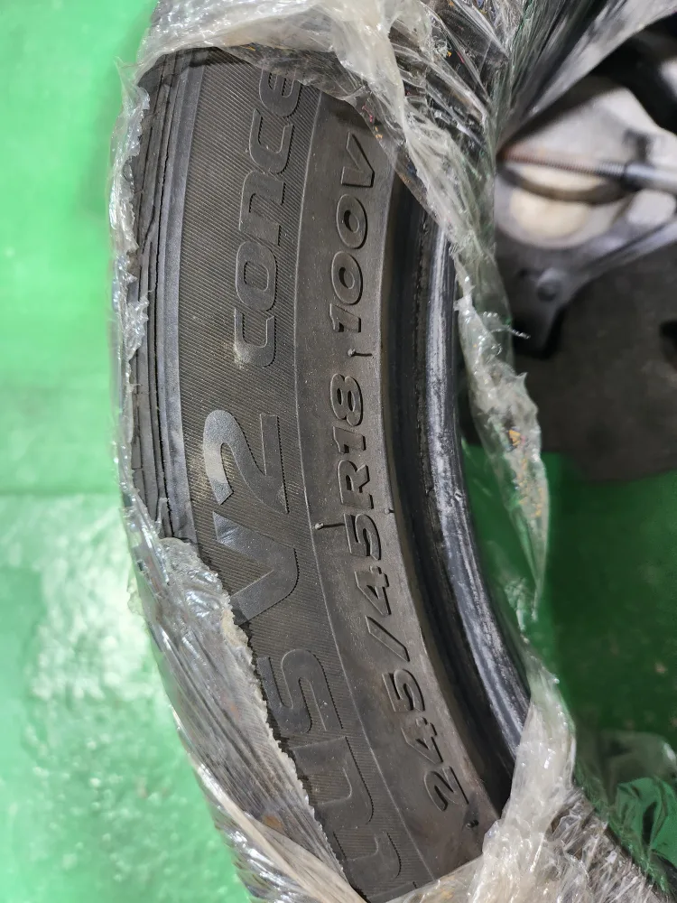 중고 225/45R18 타이어 1개 & 자동차 잭 세트 팝니다