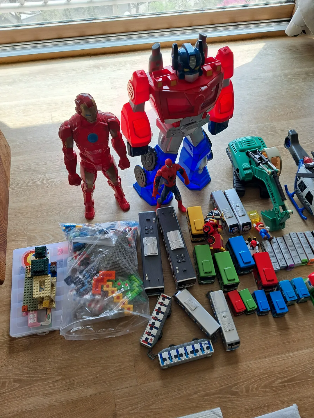 중고 장난감(로봇,가차,자동차 등)