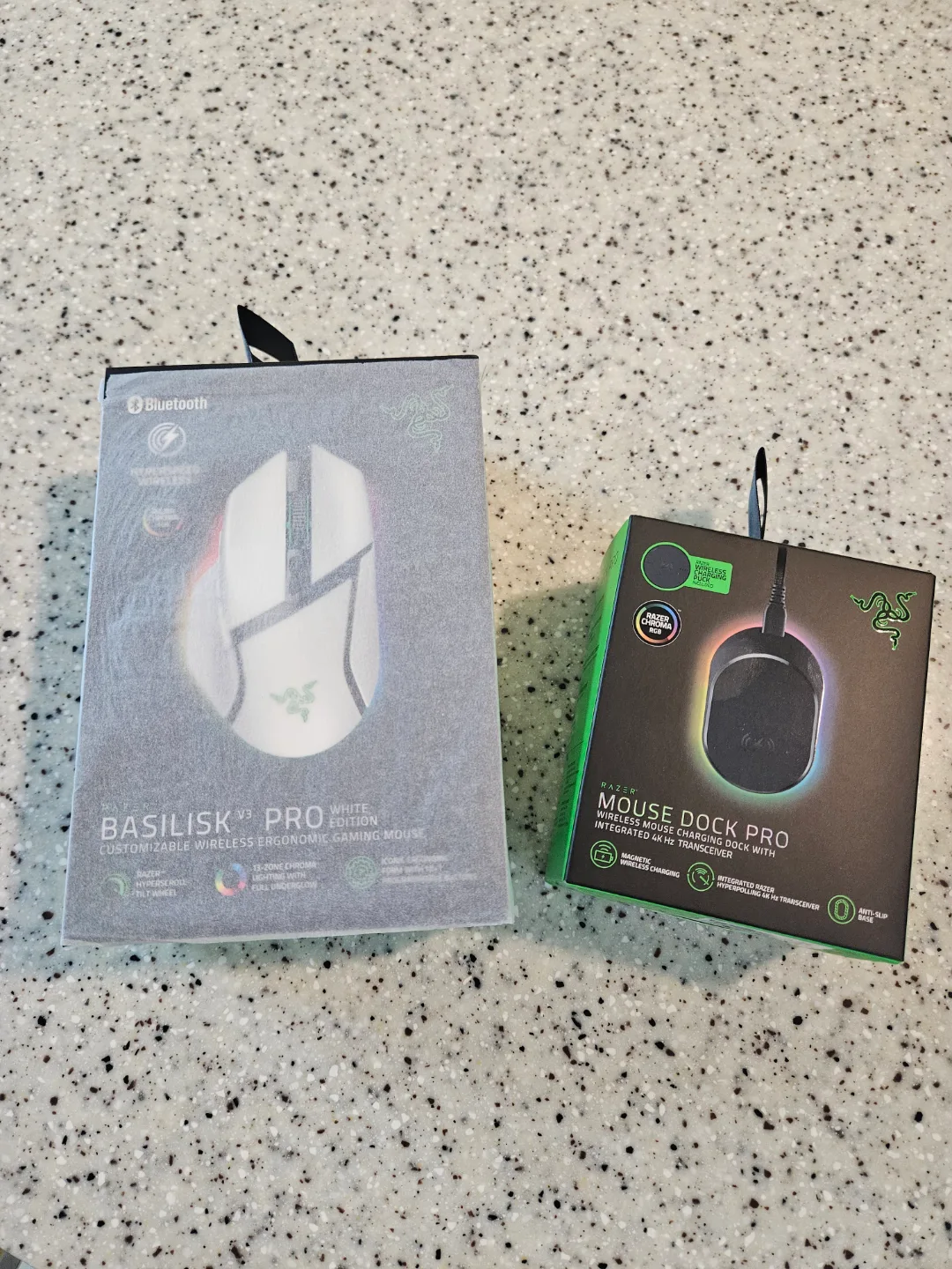 레이저 바실리스크 V3 프로 화이트 마우스+독 세제품