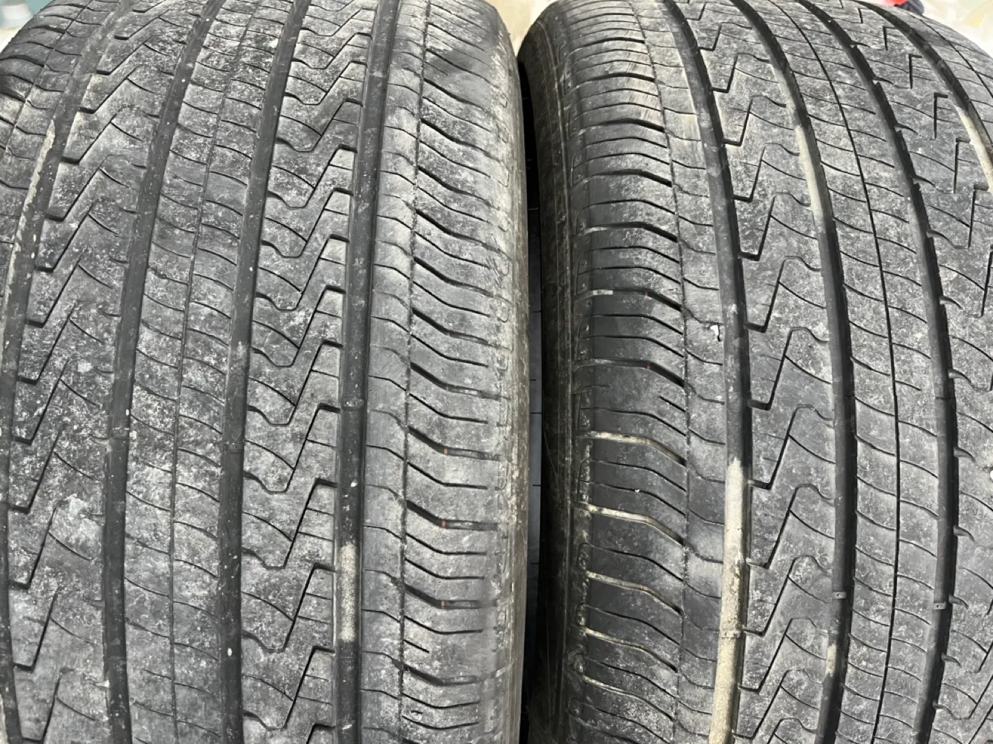 275/40R19 중고타이어 2개