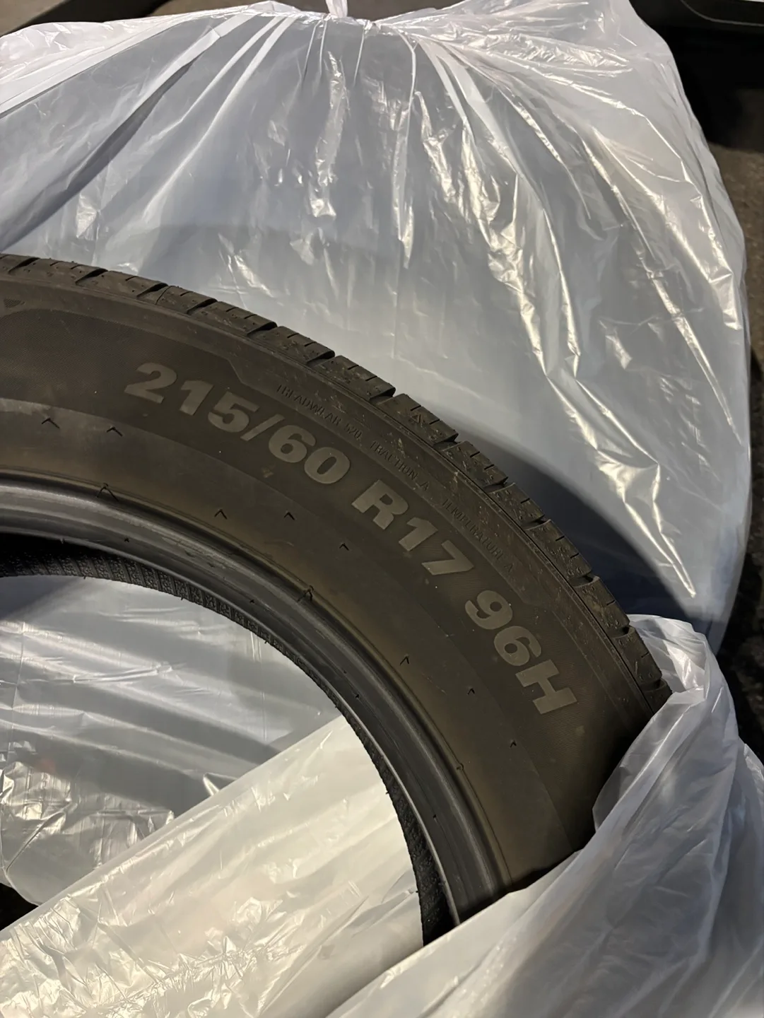 금호 솔루스 TA51 215/60R 17인치 A급 중고타이어 4개 95%이상