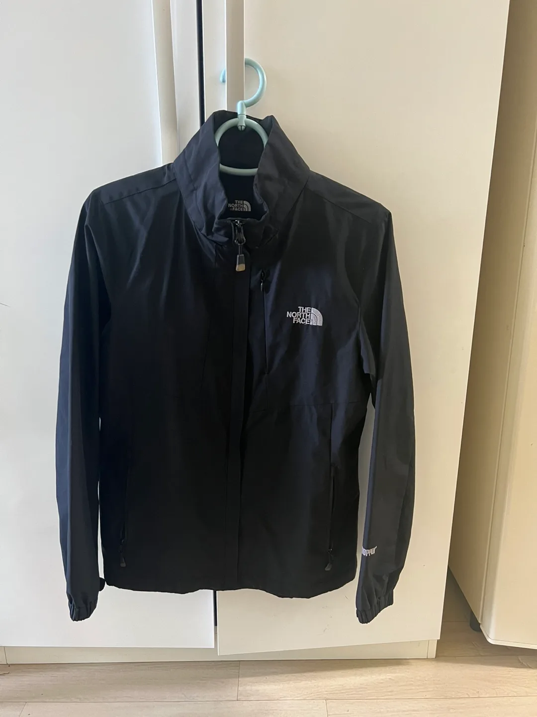 노스페이스 여성바람막이점퍼 사이즈85