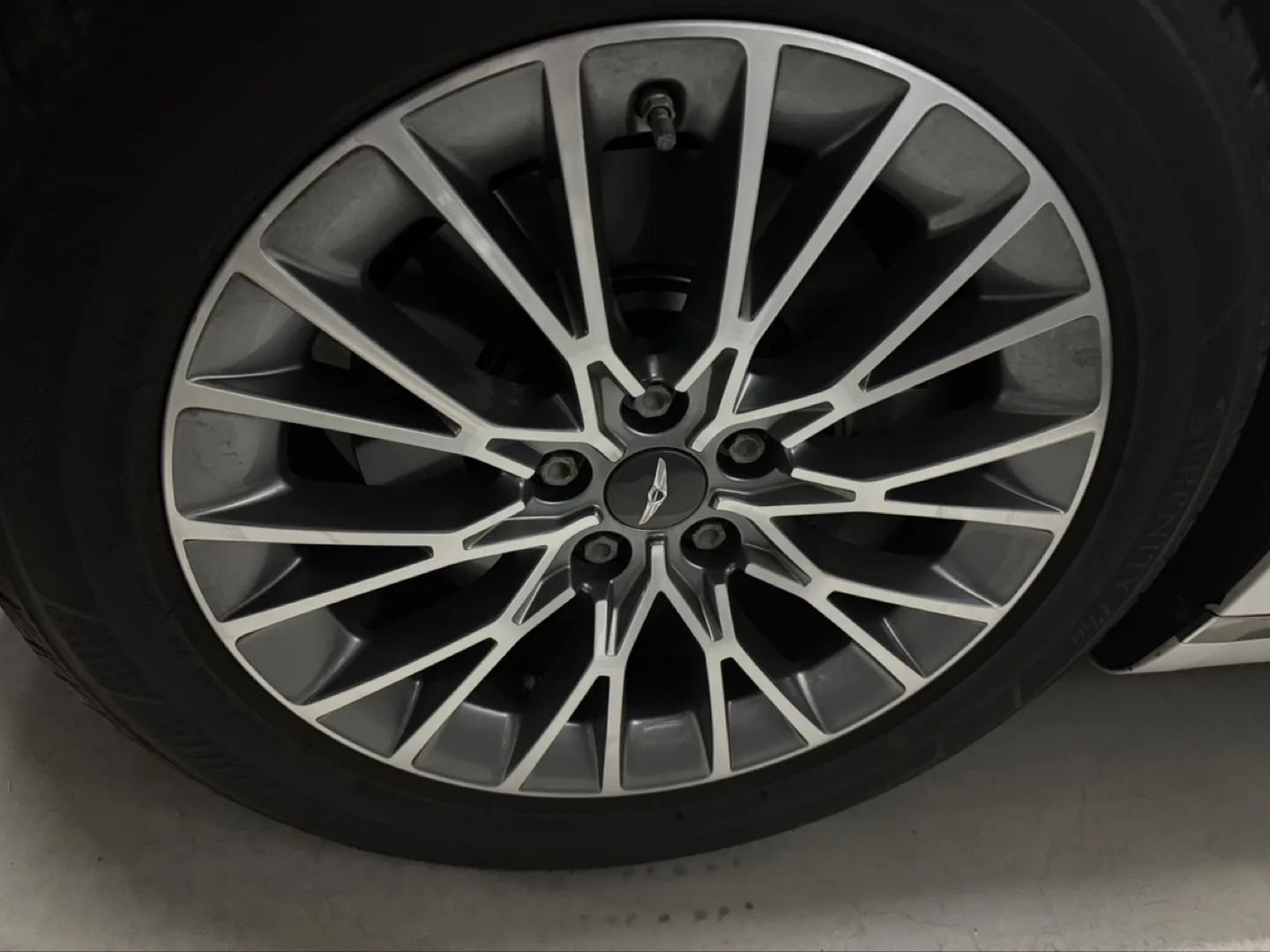 G80 rg3 18인치 휠타이어 중고 팝니다 2455018