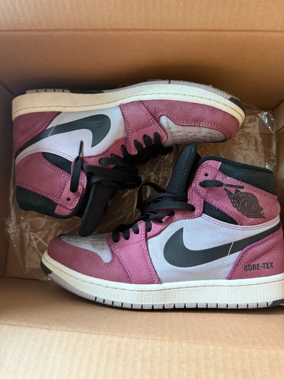 (중고) 나이키 조던1 하이 고어텍스 베리 270 팝니다.