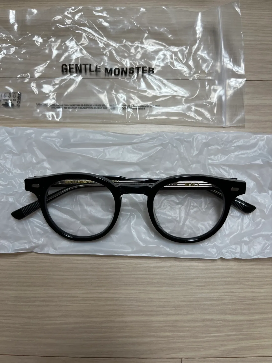 젠틀몬스터 밀란 A 01 블랙 (중고제품)