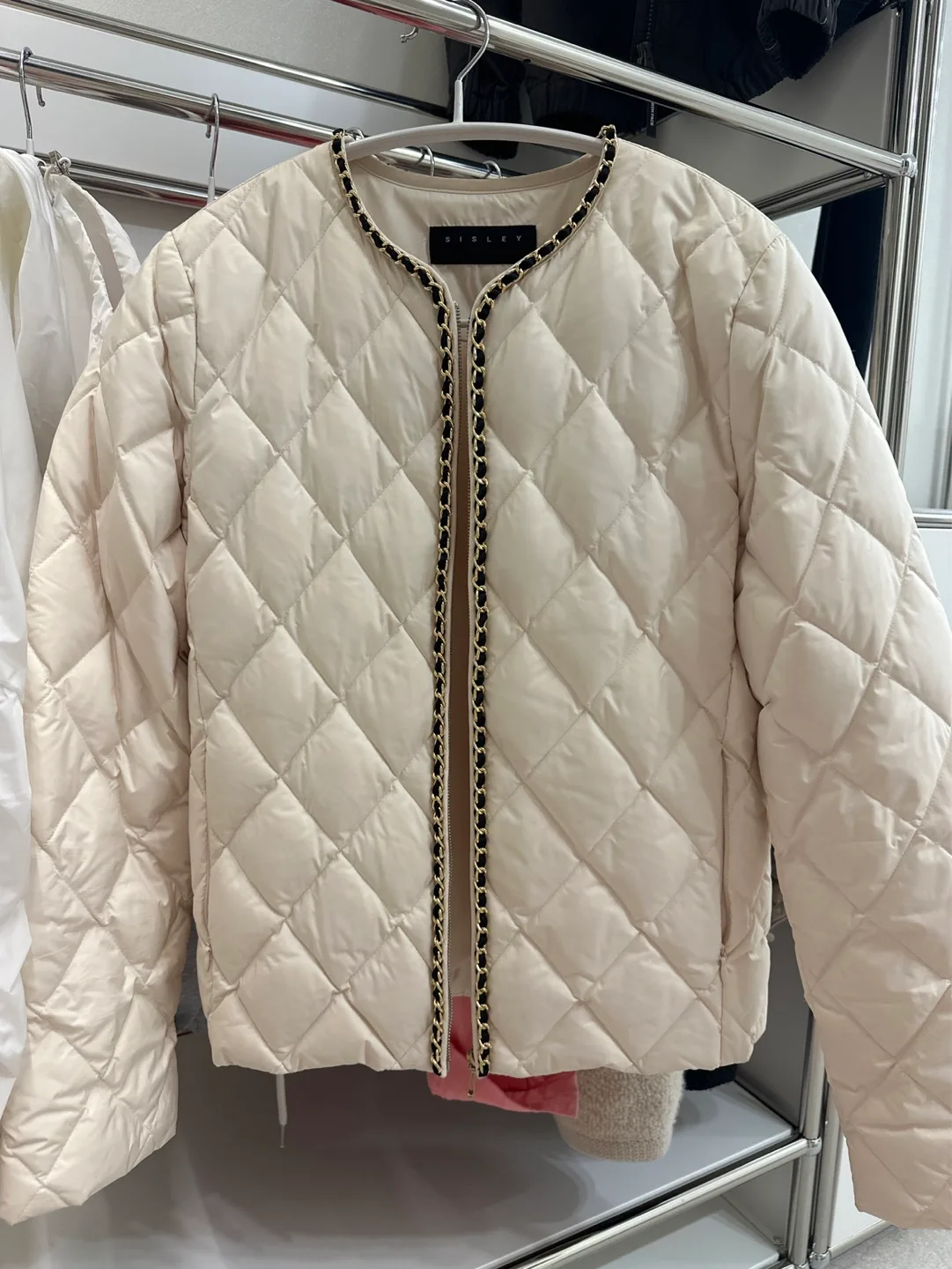 시슬리 퀼팅 덕다운 숏 경량패딩