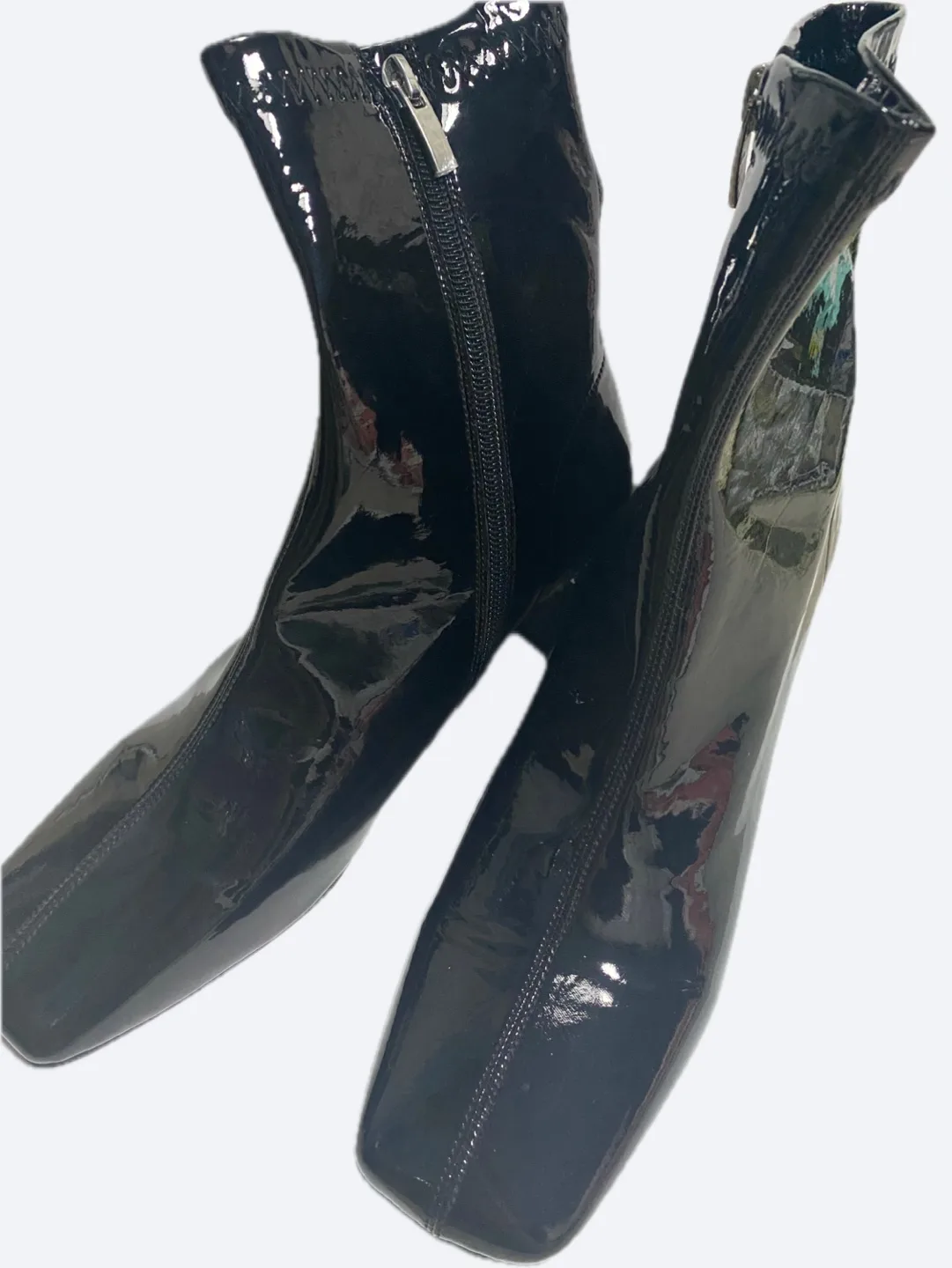 블랙 에나멜 앵클 부츠