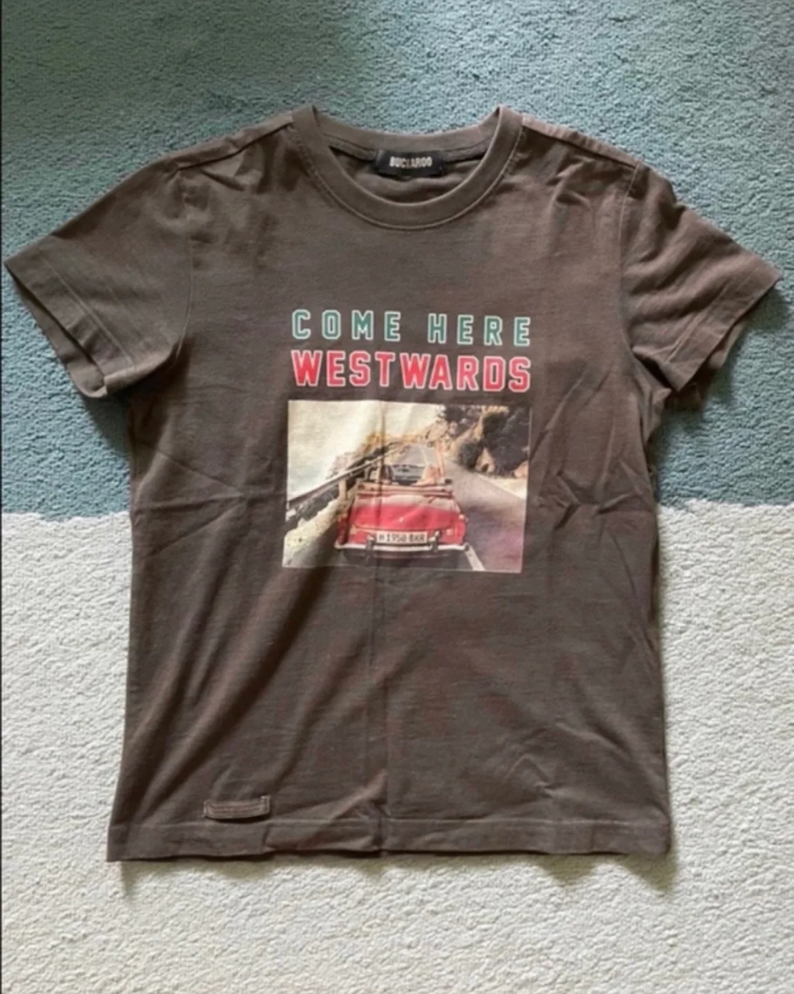 버커루 도톰한 면100% 반팔 (실착2회 중고)