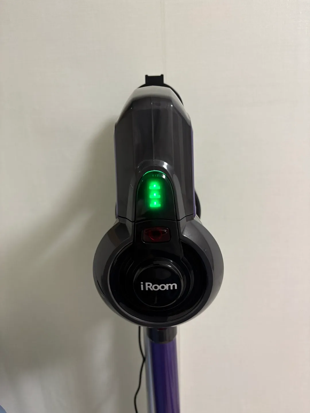 아이룸 무선청소기(거치대,충전기포함) 실사용 8개월