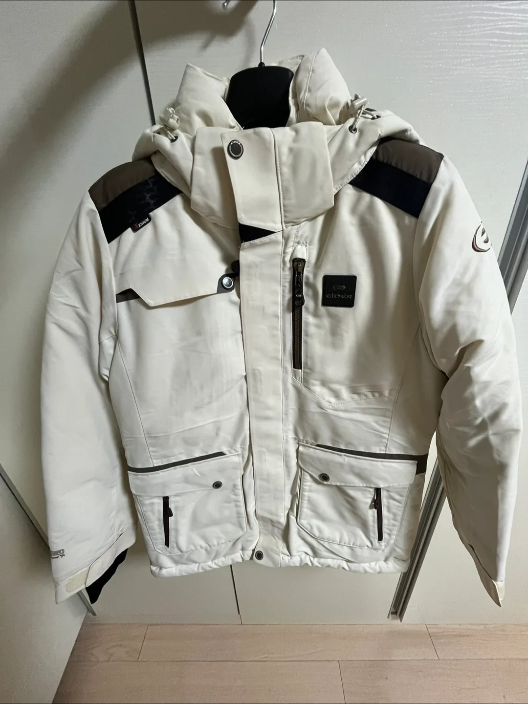 아이더 아이보리 패딩