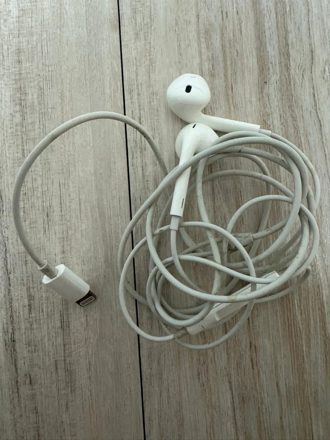 (중고)애플정품 유선 이어폰 8핀 팝니다