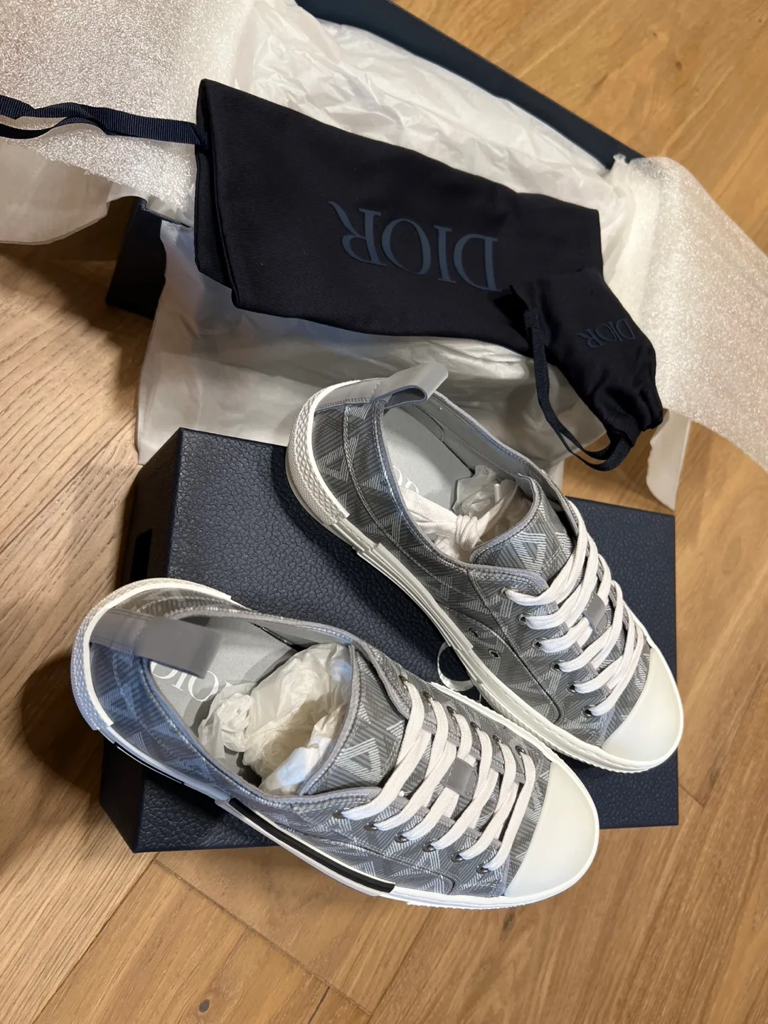 디올 B23 로우탑 스니커즈 판매합니다