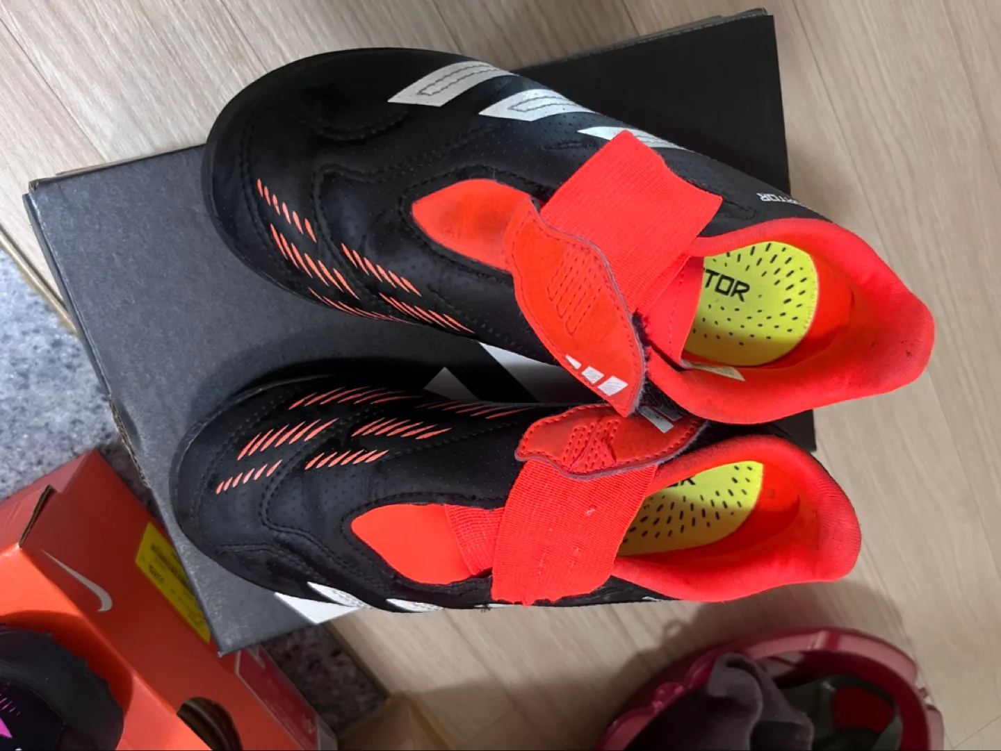 아디다스 풋살화18000원 사이즈185 중고