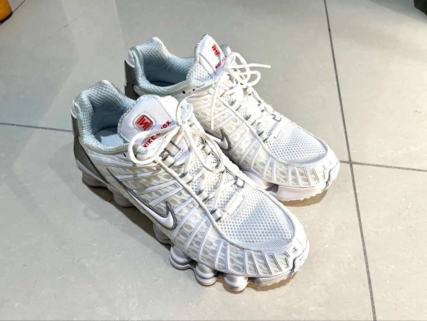 나이키 샥스 TL 화이트 250 (중고/ 실착용 5회/ 상태좋음)