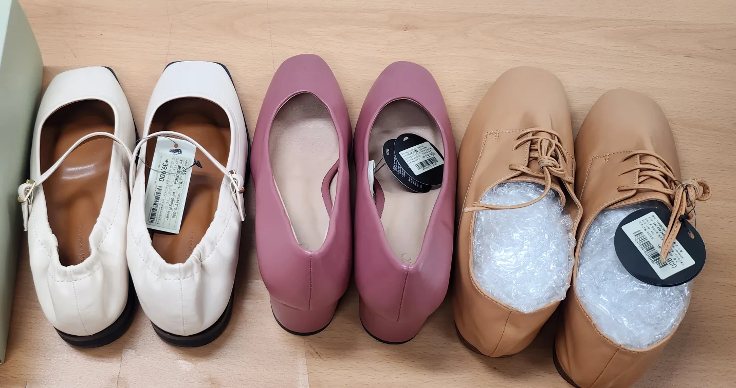 (3개 전체가격입니다)  245사이즈 새신발 가볍고 편합니다.