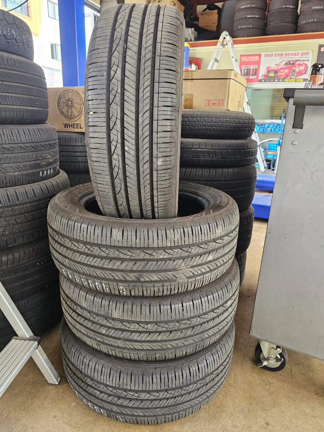 중고타이어 225/55R17 4본 판매 합니다.