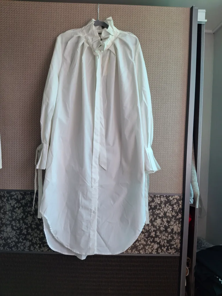 흰색롱블라우스 프리사이즈