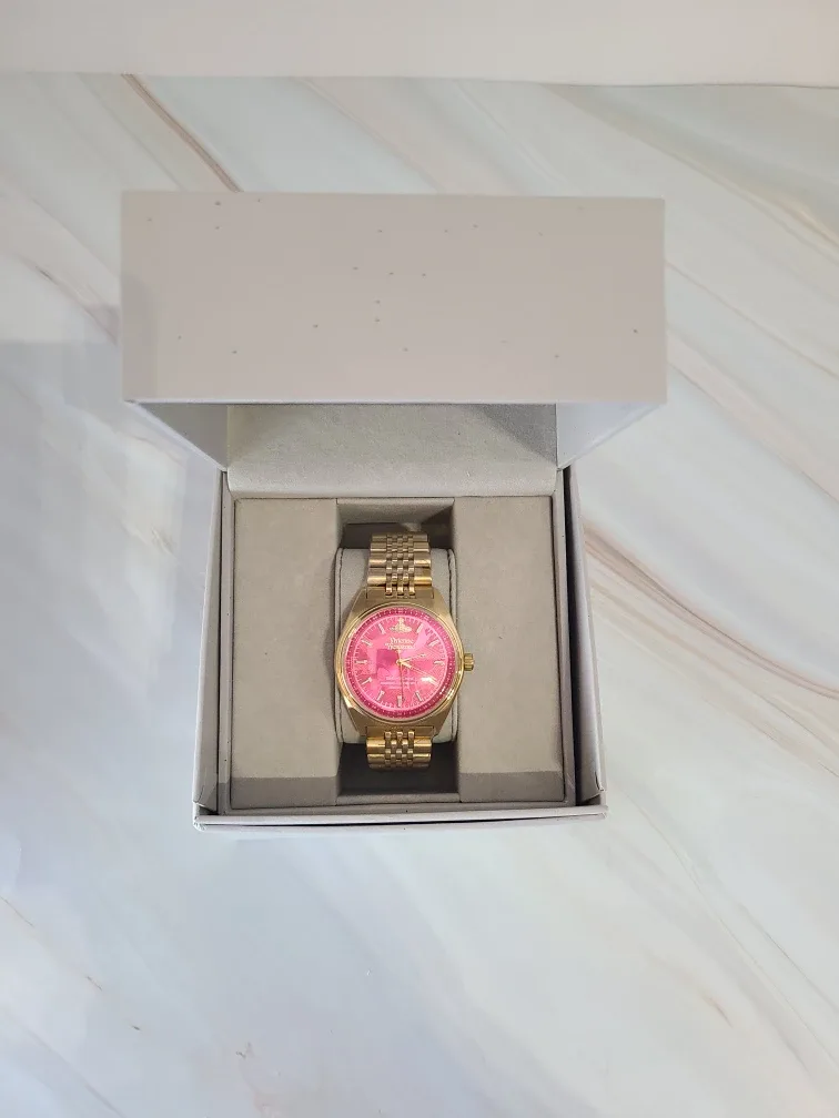 포인트 되는 핑크골드 시계