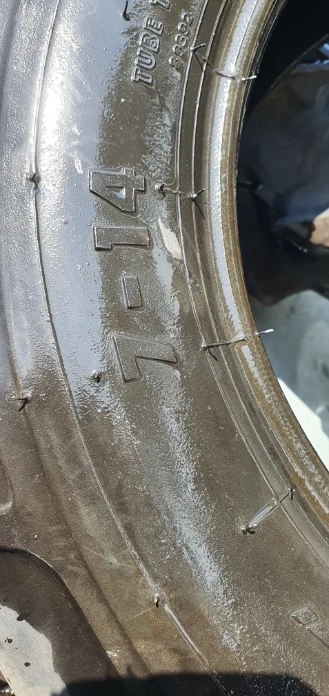 7-14트렉타중고타이어 2개보유