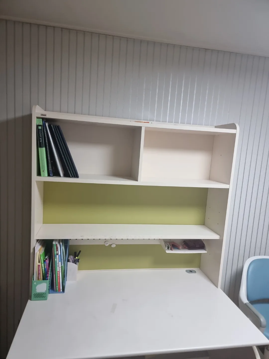 일룸 책상2개 .의자2개  