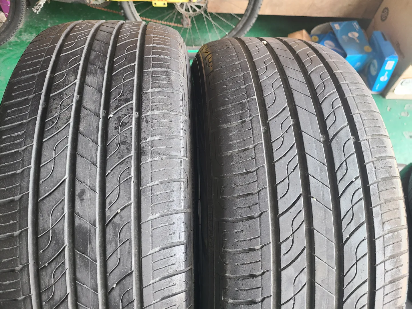 중고타이어  225 55 17  두개